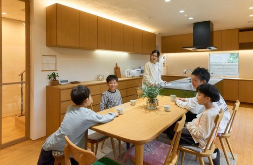 Mitoyo Apartment | Cortile
