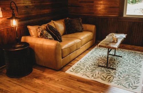 Procious Apartment | Corton Lodge Bell Tower Suite Private Riverfront