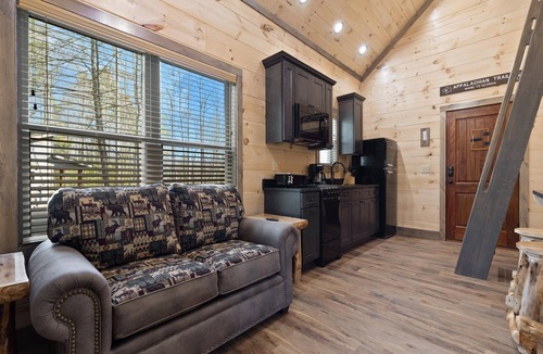 Rocky Grove Cabin | Cosby Knob - Unit 3
