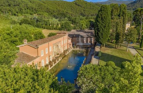 Guamo Villa | Coselli 's Collection. Luxury Villas Rental