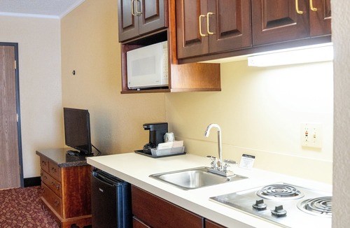 Coshocton Hotel | Coshocton Village Inn and Suites