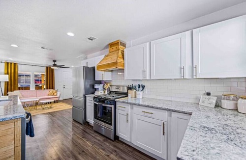 Fort Worth House | Cosmic Cowgirl 3 minutes from the Stockyards!