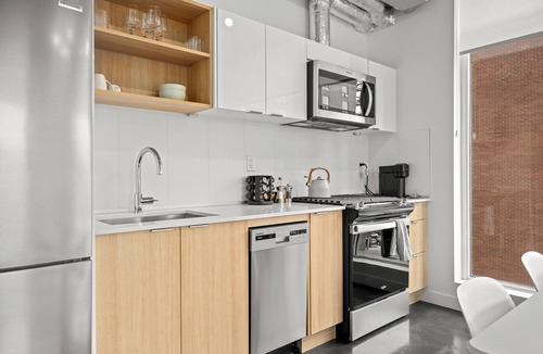 Connaught Condo | Cosmopolitan Calgary, Modern Loft
