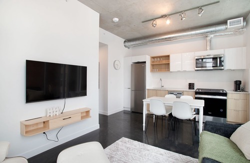 Connaught Condo | Cosmopolitan Calgary, Modern Loft