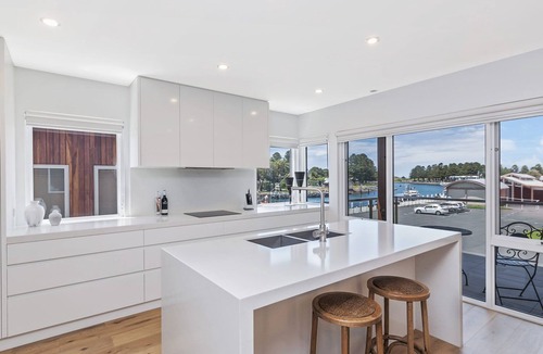Port Fairy House | Cosmopolitan living located in a premium spot on the Moyne River