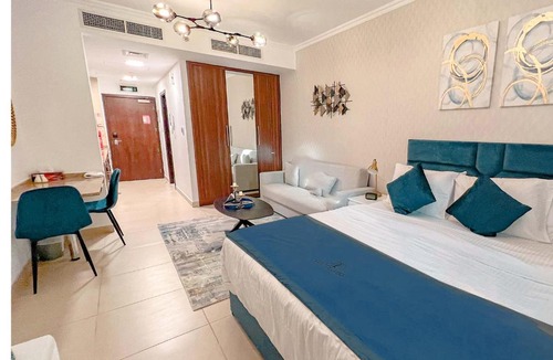 Jumeirah Lake Towers Apartment | Cosmos Living Elegant Studio Near Metro