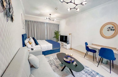 Jumeirah Lake Towers Apartment | Cosmos Living Elegant Studio Near Metro