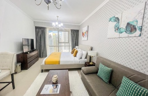 Jumeirah Lake Towers Apartment | Cosmos Living Modern Studio Near Metro