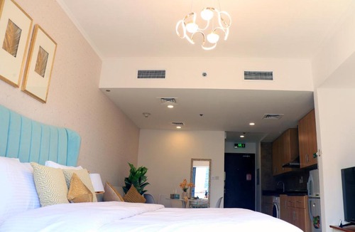 Jumeirah Lake Towers Apartment | Cosmos Living Spacious with Balcony GCV1