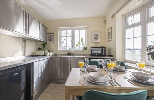 Tewkesbury Cottage | Cosy 1-Bed Cottage with Log Burner - Tewkesbury