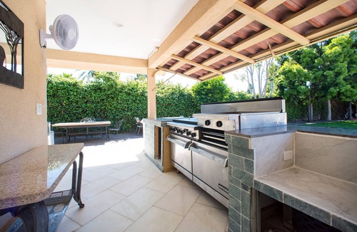 Downey House | Cosy 1 Bed Studio with living room and separate 2 independent bedrooms