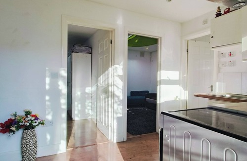 Queensbury Apartment | Cosy 2-Bed Studio with Amenities in London suburb