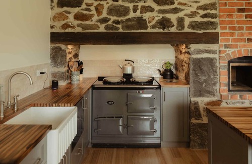Ross Creek House | Cosy 2 bedroom cottage with rural farmland views