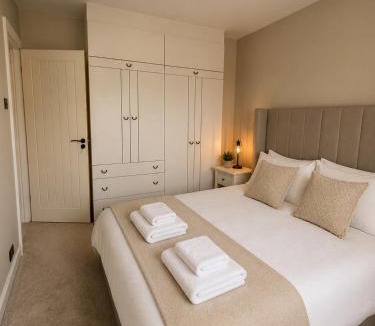 Nuneaton House | Cosy 2 bedroom house, close to the station