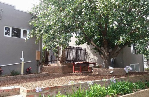 Barrydale Cottage | Cosy 6 Person Cottage With Mountain View