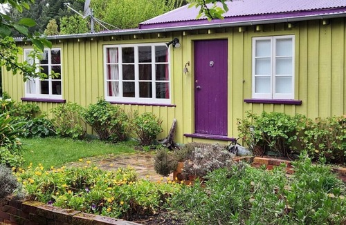 Leithfield Cottage | Cosy and private cottage with crashing waves and bird song to soothe your soul.