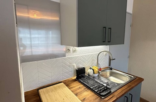 Octeville Apartment | Cosy apartment with balcony + parking - quiet 2 steps from downtown