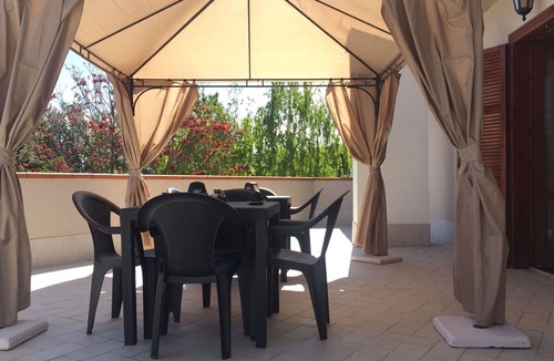 Roseto degli Abruzzi Villa | Cosy apartment in villa for 2 people with WIFI, A/C, TV and patio