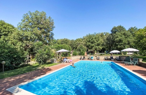 Casale Marittimo Apartment | Cosy apartment for 4 people with pool, WIFI, A/C, terrace and pets allowed