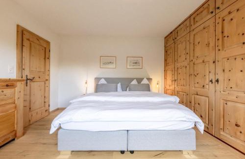 Champfer Apartment | Cosy Apartment facing Piz Rosatsch with eFireplace, Pool & Sauna