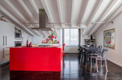 Albisola Superiore Apartment | Cosy apartment for 6 guests with pool, WIFI, TV, patio and pets allowed