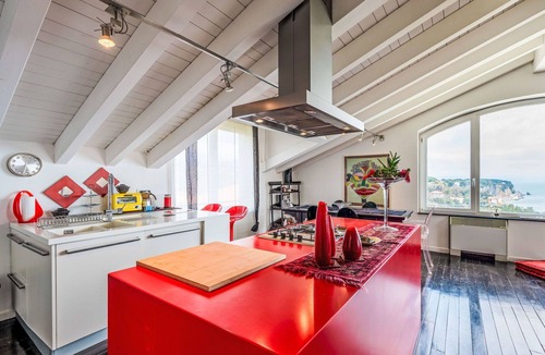 Albisola Superiore Apartment | Cosy apartment for 6 guests with pool, WIFI, TV, patio and pets allowed