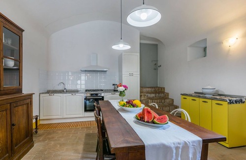 Stigliano Apartment | Cosy apartment for 2 guests with WIFI, TV, patio, pets allowed and panoramic view