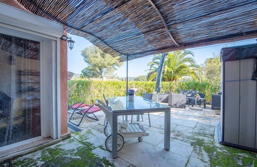La Croix-Valmer Apartment | Cosy apartment for 4 guests with pool, WIFI, TV and terrace