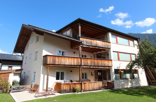 Kaltenbach Apartment | Cosy apartment for 8 guests with WIFI, TV and patio