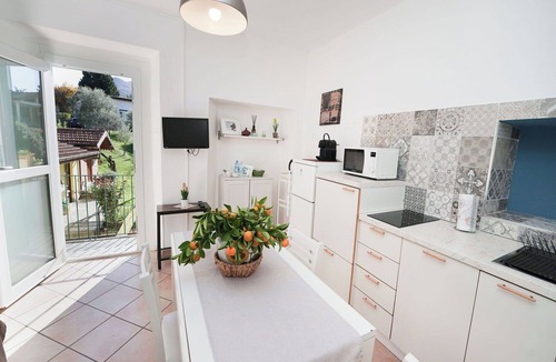 Germignaga Apartment | Cosy apartment for 3 guests with WIFI, TV and patio