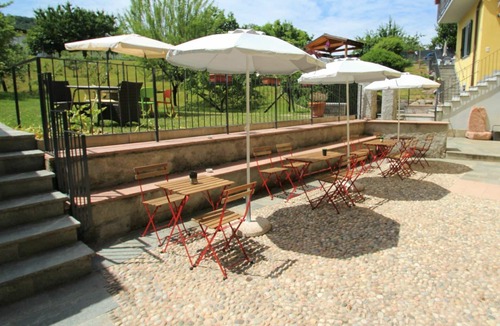 Germignaga Apartment | Cosy apartment for 3 guests with WIFI, TV and patio