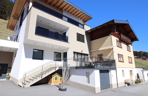 Kappl Villa | Cosy apartment in villa for 17 guests with WIFI, TV and terrace