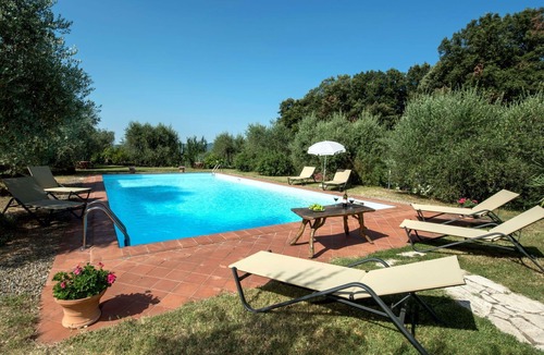 Simignano House | Cosy apartment in villa for 4 guests with WIFI, A/C, pool, terrace, pets allowed and panoramic v.