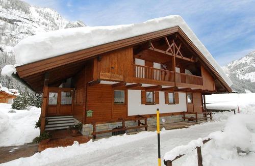 Penia House | Cosy apartment in villa for 3 guests with WIFI, TV and pets allowed