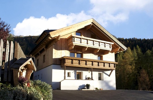 Fendels Apartment | Cosy apartment near ski lift in Fendels