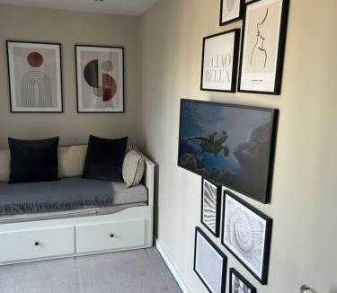 Vassall House | Cosy bedroom in Luxury apartment