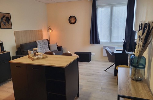 Tarbes Apartment | Cosy bubble with private terrace and parking area Bed linen and towels provided