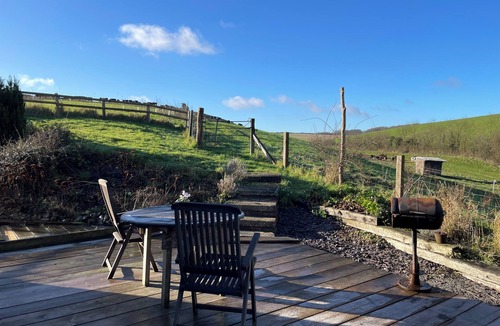 Littlebredy Cabin | Cosy country cabin with scenic views and close to Dorset's beautiful coast.