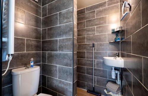Kingsbridge Ski Chalet | Cosy Cabin for Two with Lovely Countryside Views, Near Kingsbridge