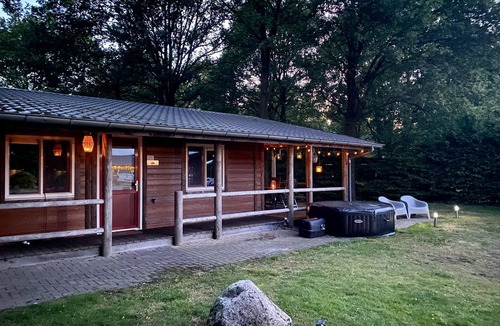 Erm Ski Chalet | Cosy chalet with jacuzzi, 50 metres from a beautiful swimming lake