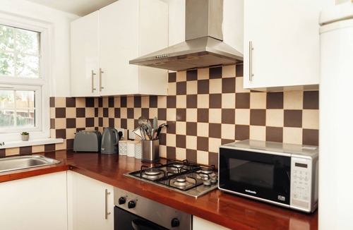 Nunhead House | Cosy City Oasis - Sleeps 4 - Parking included Contractor Discounts!