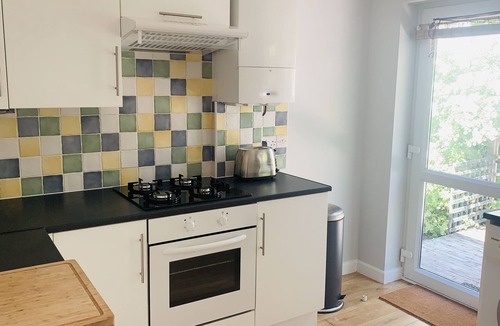 Milford on Sea Cottage | Cosy coastal retreat a favourite with walkers due to its natural location.