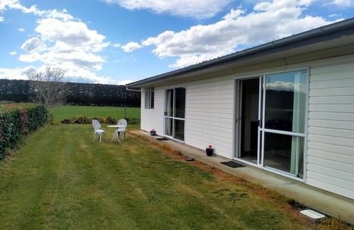 Darfield Cottage | Cosy comfortable, peaceful retreat, 30 mins from Christchurch Airport