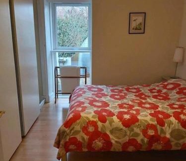 Gilmerton Bed & Breakfast | COSY COTTAGE FOR SHARE , Private Double Room, Wifi, Parking, Garden
