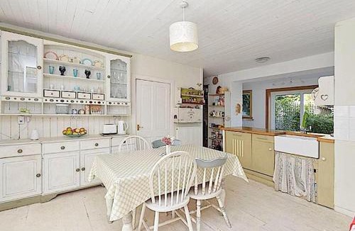Gilmerton Bed & Breakfast | COSY COTTAGE FOR SHARE , Private Double Room, Wifi, Parking, Garden