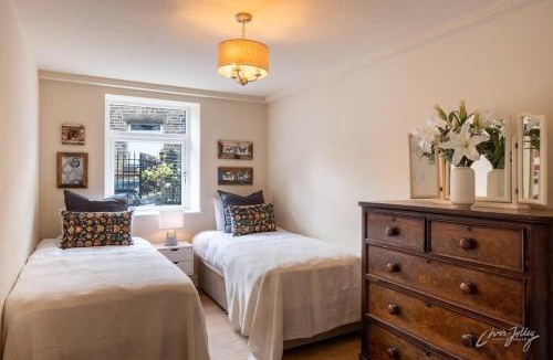 Padfield Apartment | Cosy Cottage in Heart of Glossop