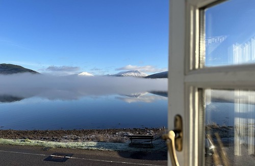 Inveraray Cottage | Cosy Cottage in Inveraray with Fantastic Loch Views and Wood Burner - 1 King, 1 Double Bedroom