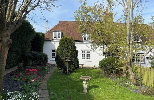 Langdon Cottage | Cosy Daffodil Cottage Getaway