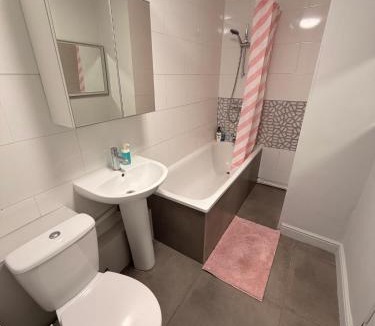 Sutton Central House | Cosy Double Room in Shared Flat