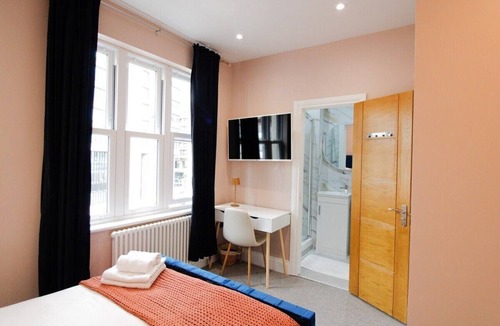 Barbican Apartment | Cosy En-Suite 1 Min to Barbican/Farringdon Station